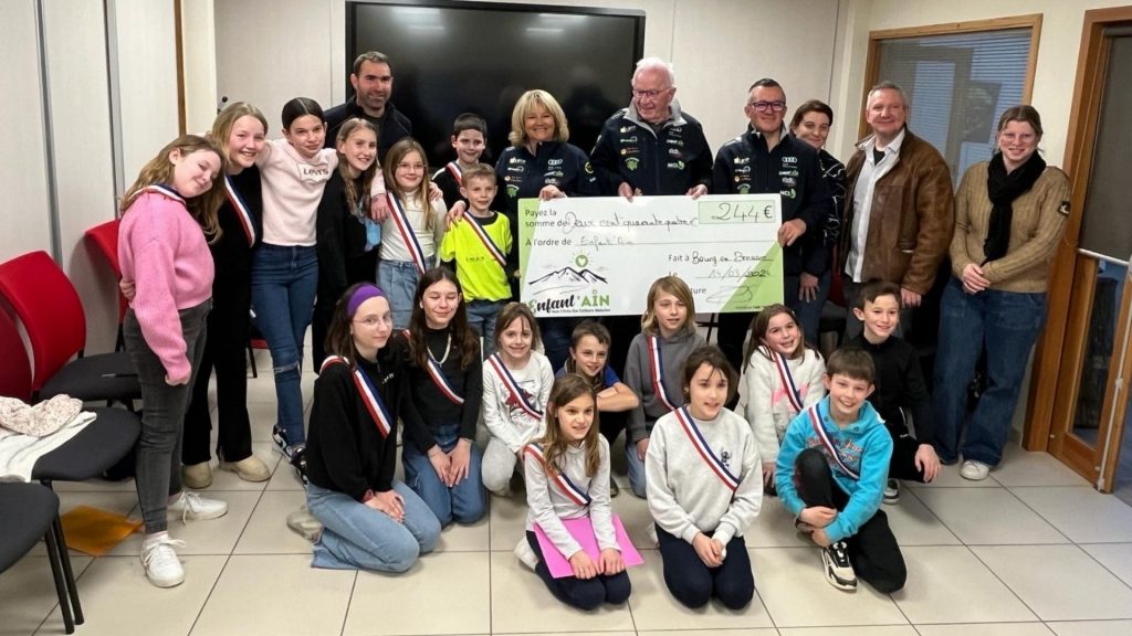 REMISE DE CHÈQUE ECOLE D'ETREZ