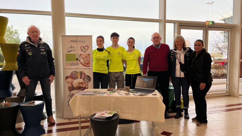 VENTE DE TABOURET AVEC PLASTIC SE RECYCLE